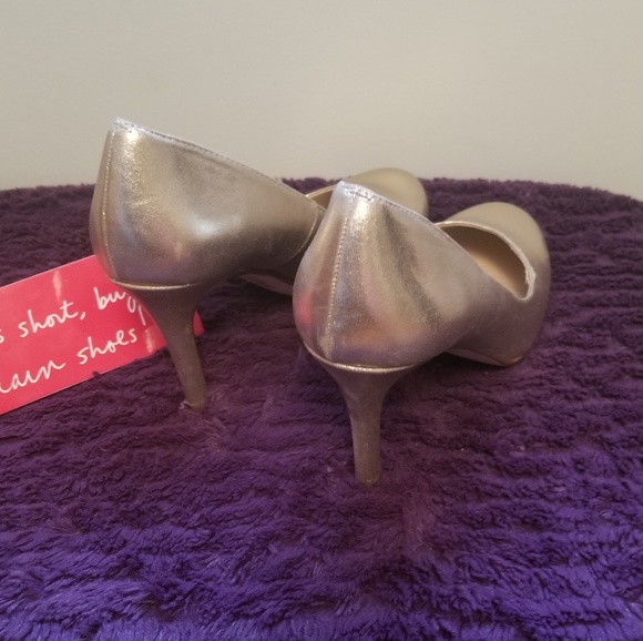 Gold Pumps - Picture 2 of 4